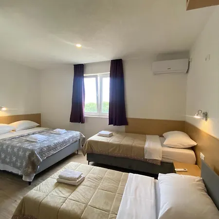 Pansion Raspudic Bed and Breakfast *