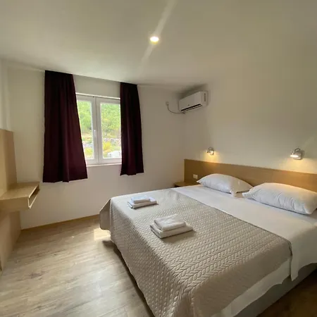 Pansion Raspudic Bed and Breakfast *