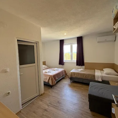 Pansion Raspudic Bed and Breakfast